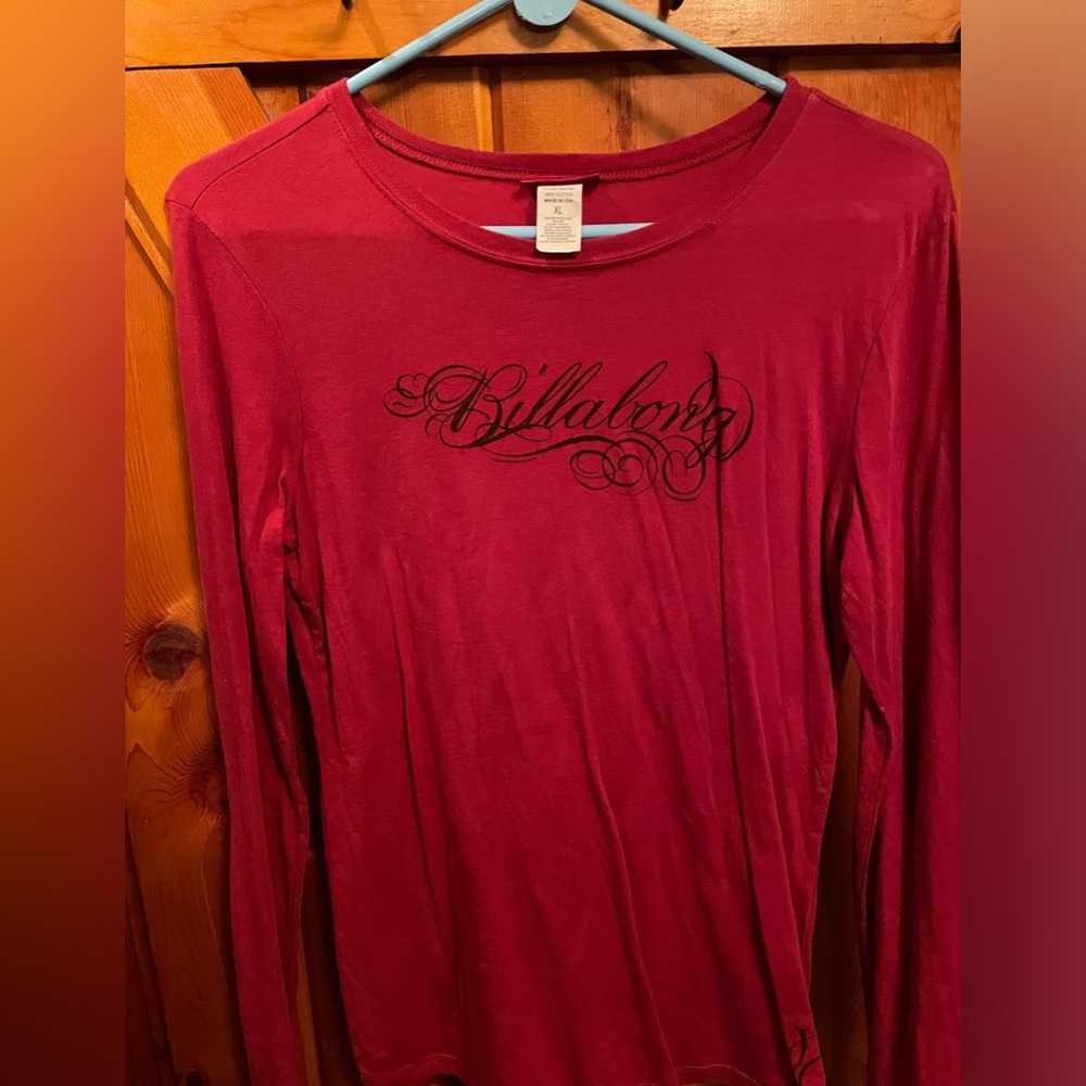 Billabong women’s long sleeved t-shirt. Dark red. XL. Excellent condition